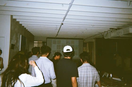 A crowded gallery screening